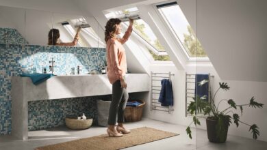 Energooszczędne okna Velux trzyszybowe okno dachowe VELUX GLU z górnym systemem otwierania Nasz Dekarz
