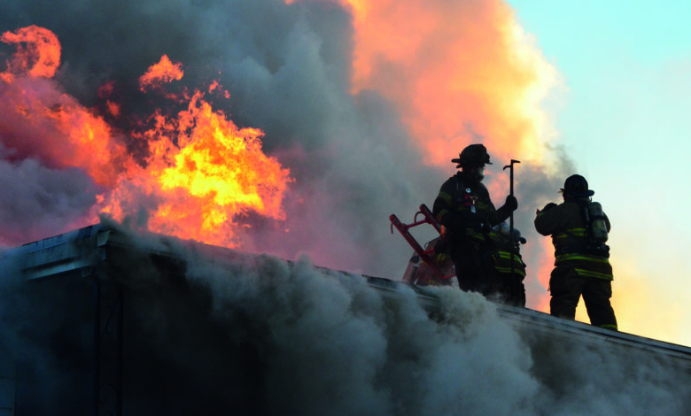 Pożar w trakcie prac na dachu a polisa OC Nasz Dekarz