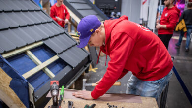 Targi Umiejętności ROOF EXPO 2023 Podczas targów Roof Expo w strefie rzemiosła będą odbywały się liczne pokazy przedstawicieli Oddziałów Polskiego Stowarzyszenia Dekarzy wraz z partnerami wydarzenia.