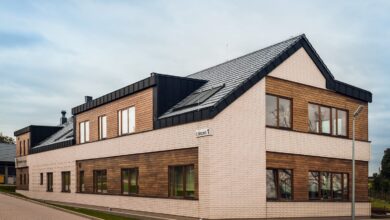 Siedziba Nadleśnictwa Czaplinek dach pokryty ceramiczną dachówką BERGAMO firmy Röben. Projekt OZON Architekci