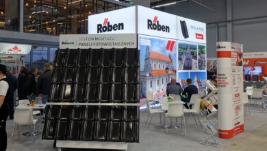 Firma Röben, jeden z liderów rynku dachówek ceramicznych i materiałów budowlanych, została Złotym Sponsorem IV Kongresu i Targów Dekarzy, Blacharzy, Cieśli DACH FORUM 2025. Wydarzenie odbędzie się 17 i 18 stycznia 2025 roku w Kielcach i zgromadzi przedstawicieli branży dekarskiej z całej Polski.