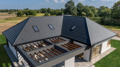 Jak remontować dach po pożarze? Dachówka ceramiczna Creaton KAPSTADT - PLANAR czarna