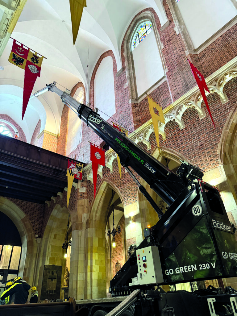 żurawie dekarskie Dźwigi Kościan Böcker AHK 36 e Plus